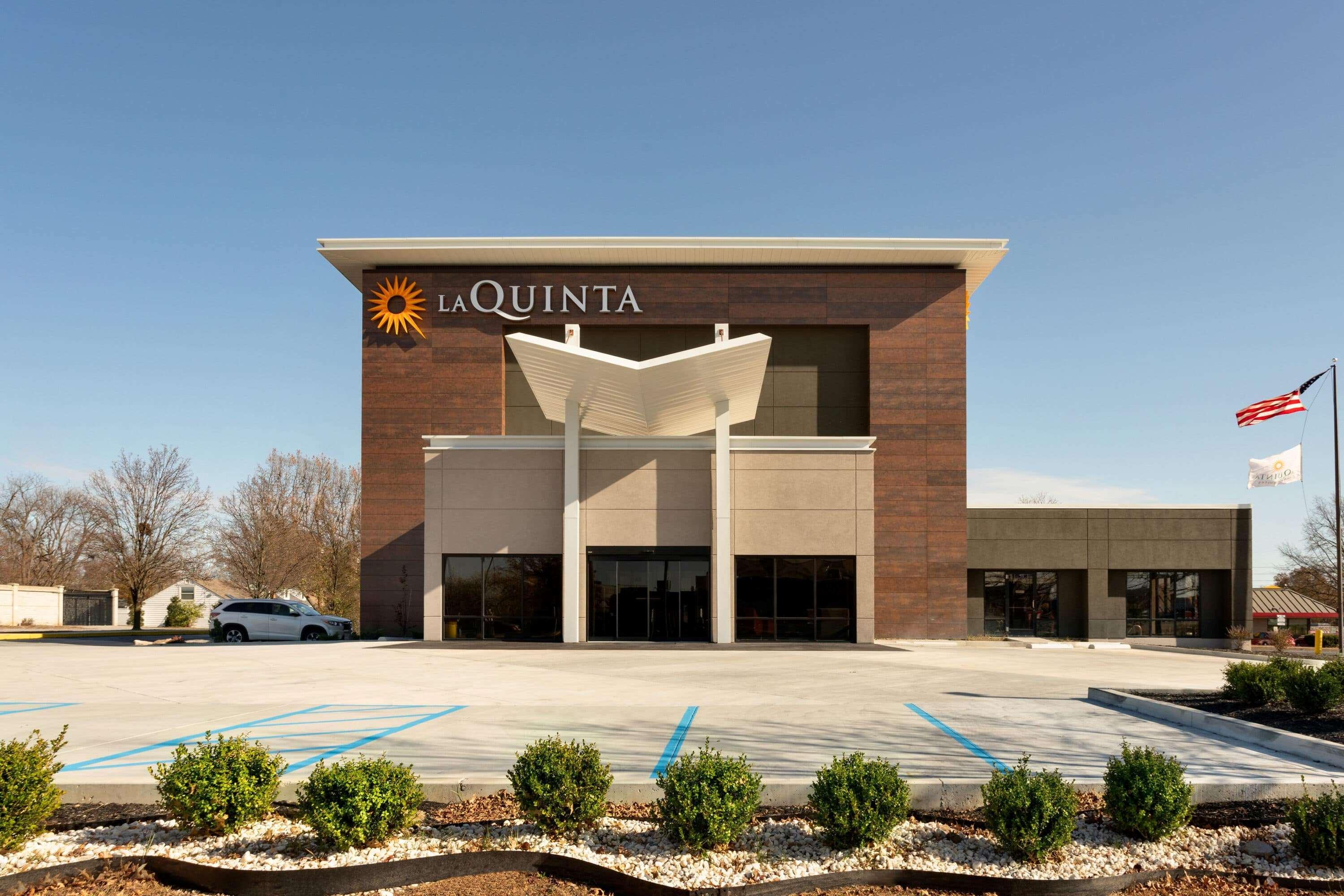 La Quinta Inn & Suites By Wyndham St Louis Route 66 Windsor Springs Exterior photo