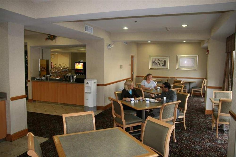 La Quinta Inn & Suites By Wyndham St Louis Route 66 Windsor Springs Restaurant photo