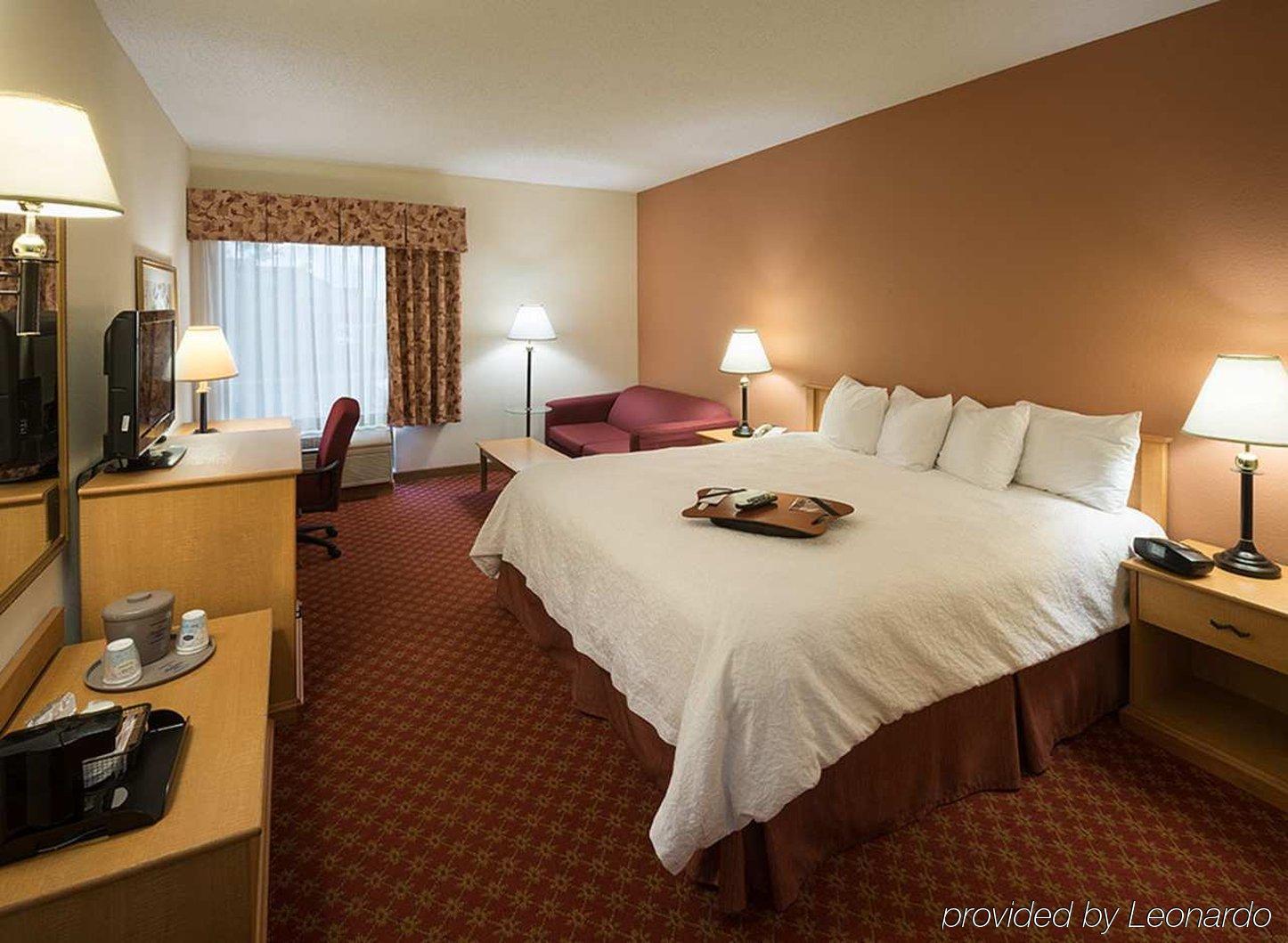 La Quinta Inn & Suites By Wyndham St Louis Route 66 Windsor Springs Exterior photo